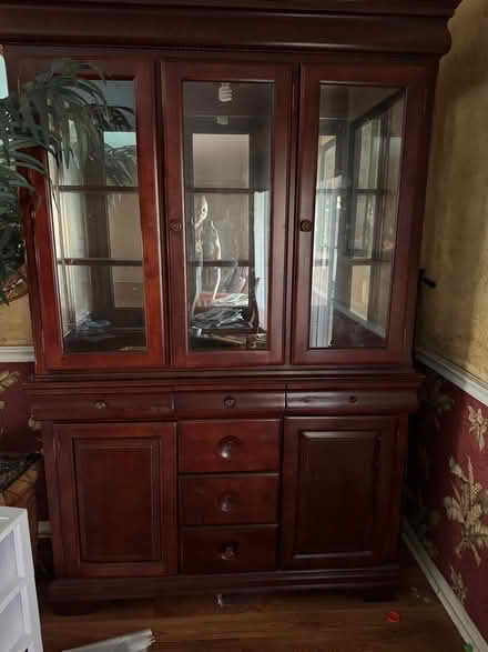Photo of free China cabinet (33317) #1