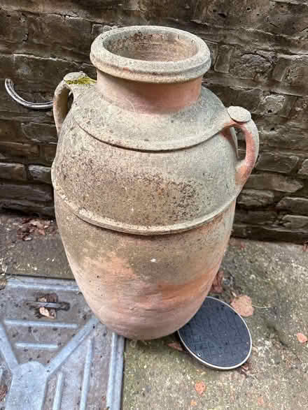Photo of free Terracotta Urn (Stockwell) #1