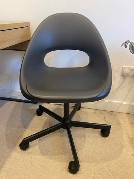 Photo of free Desk and office chair (SW8 3) #3