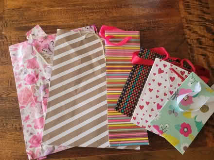 Photo of free Selection of gift bags (SO18) #1