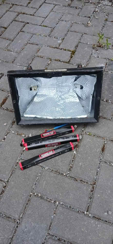 Photo of free 1000W floodlights + bulbs (BS7) #1