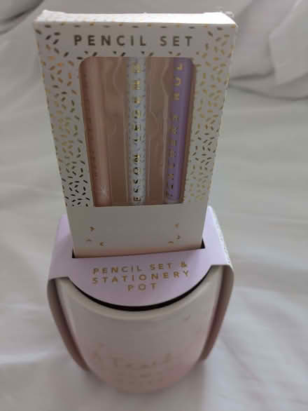 Photo of free Pencil set and stationery pot (Buckhurst Hill IG9) #2