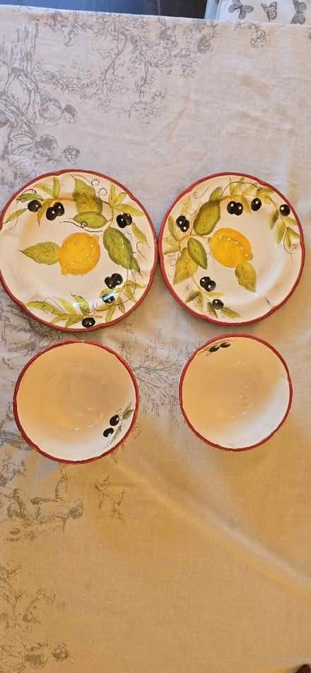 Photo of free Laurie Gates dinnerware (Panshanger AL7) #1