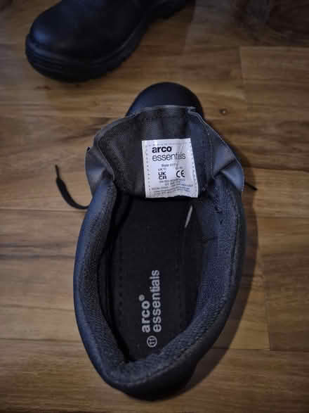 Photo of free Size 11 safety boots (Trowbridge BA14) #2