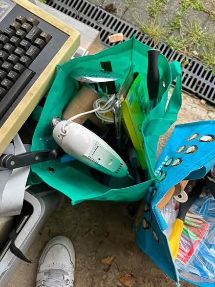Photo of free Various Kitchen Accessories (Empingham Le15) #2
