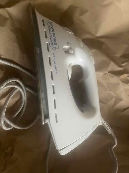 Photo of free Steam iron working but damaged (Finsbury Park N4) #3