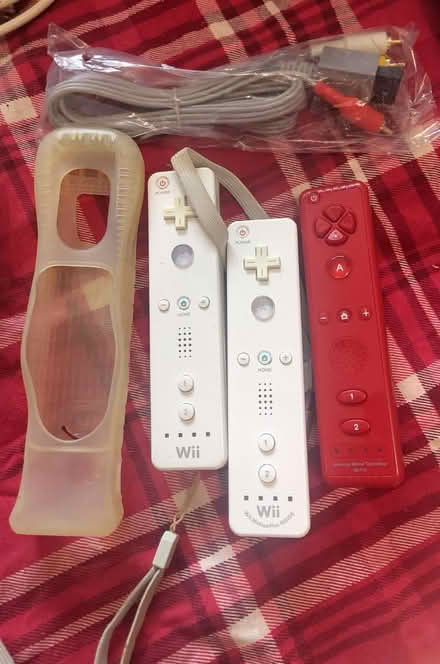 Photo of free Nintendo Wii accessories + game (SM1) #1