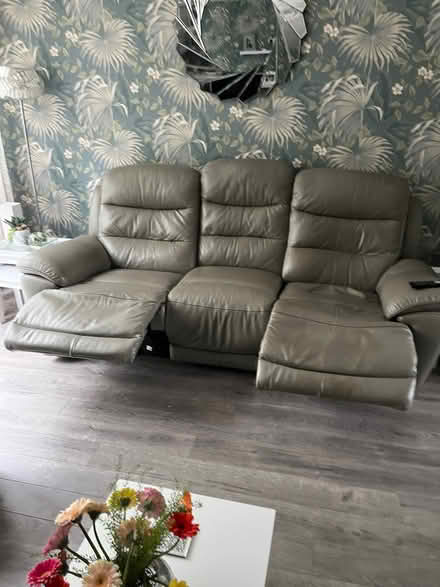 Photo of free 2 & 3 seater sofa with electric recline (Roehampton SW15) #4