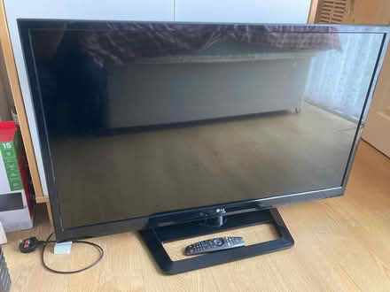 Photo of free LG 42in smart TV 42 LS575T (Faulty) (Kenton HA1) #1