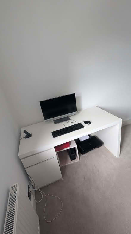 Photo of free IKEA Malm desk (Ealing W5) #1