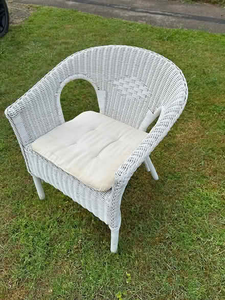Photo of free White Wicket Chair (Empingham Le15) #4