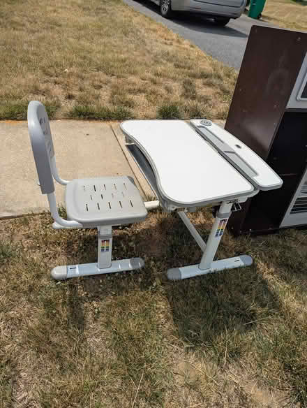 Photo of free Kids desk and chair (Upper Marlboro) #1