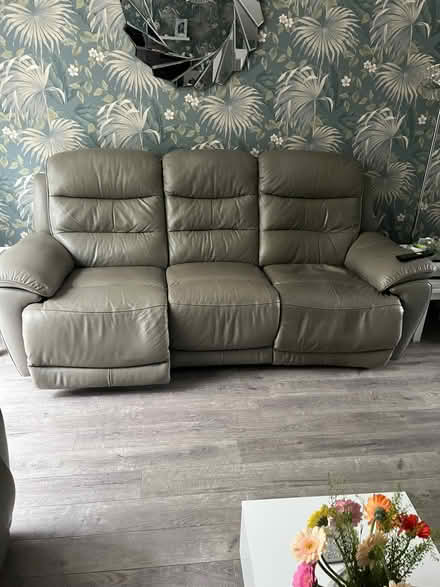 Photo of free 2 & 3 seater sofa with electric recline (Roehampton SW15) #2
