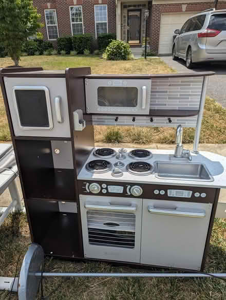 Photo of free Kids play kitchen (Upper Marlboro) #1