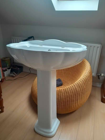 Photo of free Pedestal hand Basin (TS21 Fishburn) #1