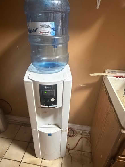 Photo of free Avanti water cooler (Goldens Bridge, NY) #1