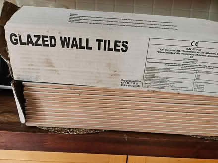 Photo of free White bathroom tiles 25×40cm (Otley) #1