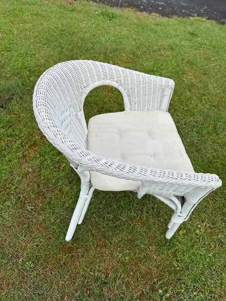 Photo of free White Wicket Chair (Empingham Le15) #3