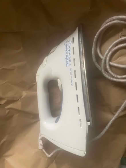 Photo of free Steam iron working but damaged (Finsbury Park N4) #1