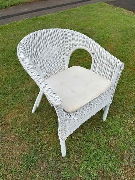 Photo of free White Wicket Chair (Empingham Le15) #2