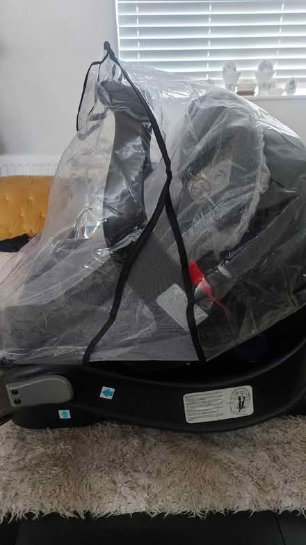 Photo of free Grace Car Seat with Car Base (RG12 Bracknell) #3