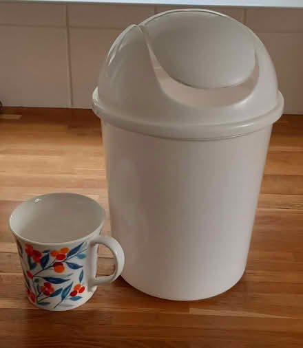 Photo of free Small swing-top bin (Barry CF62) #1