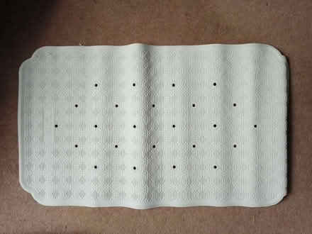 Photo of free Non slip bath mat (South Reading RG2) #1