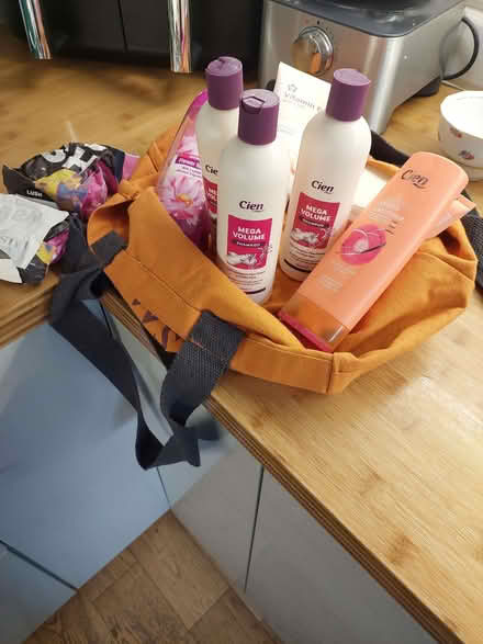 Photo of free Collection Of Toiletries (Upper Wolvercote OX2) #1