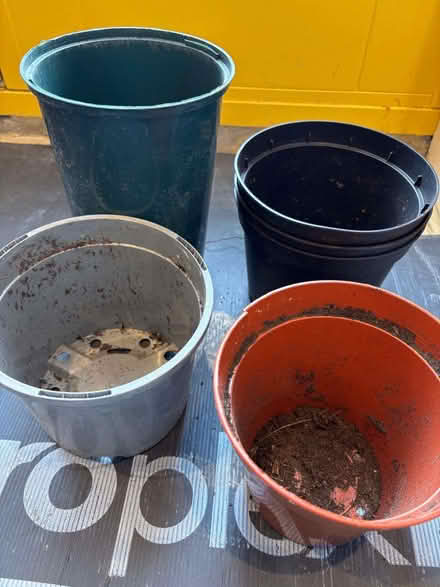 Photo of free Assorted grow pots (Lavender Hill SW11) #1