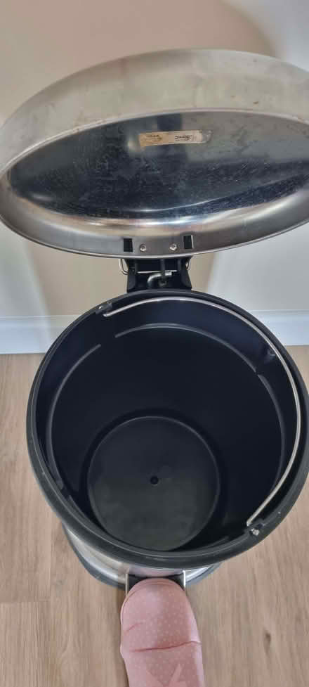 Photo of free freestanding metal pedal bin (Horndean PO8) #2