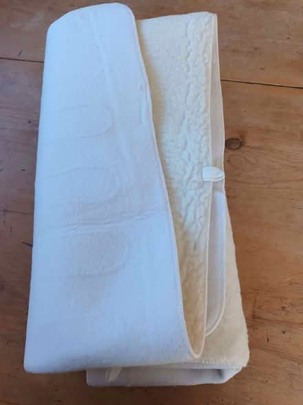 Photo of free fleecy blanket for pet (Old Road OX3) #2