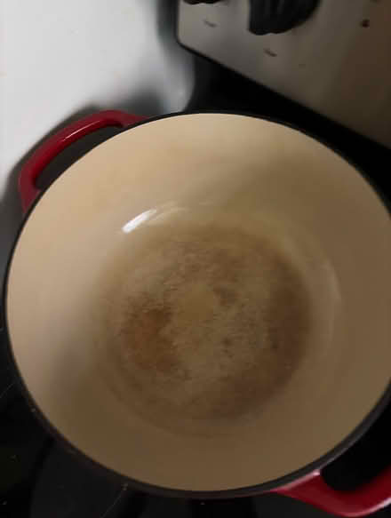 Photo of free Lodge 7.5 qt enamel red Dutch oven (Columbus Circle) #3