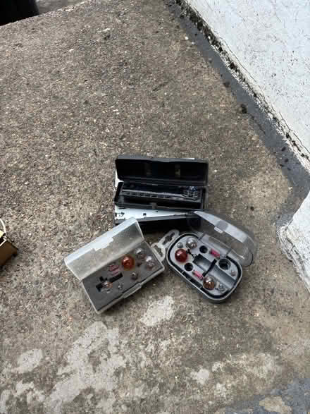 Photo of free Car stereo system and bulbs (Selhurst SE25) #1