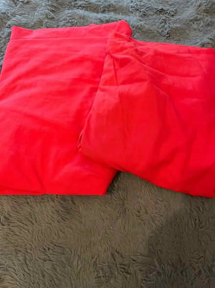 Photo of free Red single duvet covers and sheet (Wandsworth SW18) #1
