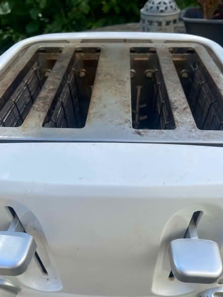 Photo of free White Toaster (Lightpill GL5) #2