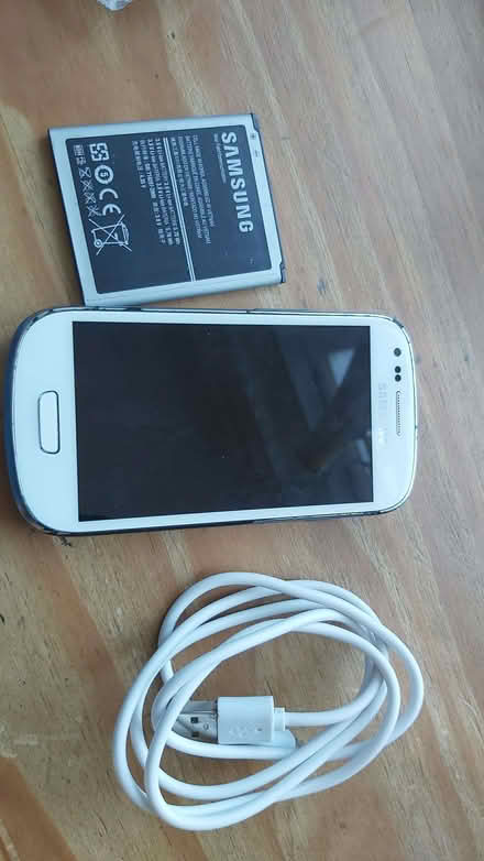 Photo of free Old Samsung S3 Mini mobile phone (Haslucks Green B90) #1