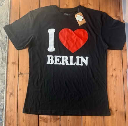 Photo of free T-Shirt (SE4) #1