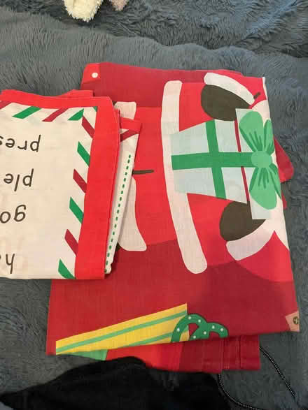 Photo of free Christmas duvet cover with 2 pillowcases (Wandsworth SW18) #1