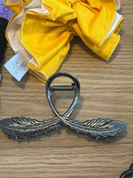 Photo of free Hair clips, claws, bananas, bands & scrunchie (New Eltham SE9) #3