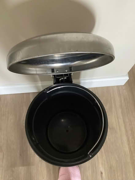 Photo of free Freestanding metal pedal waste bin (Horndean PO8) #2