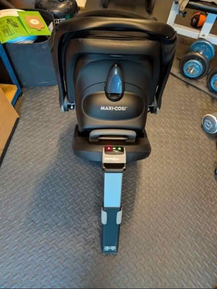 Photo of free Maxi Cosi Cabriofix iSize car seat (BR4) #2