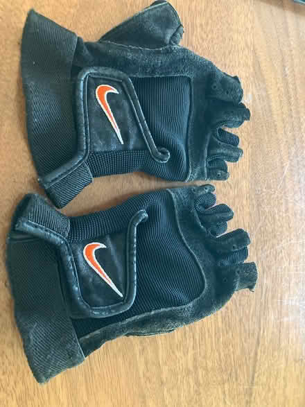 Photo of free Small weight lifting gloves (Southwest Ann Arbor) #1