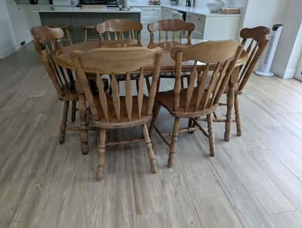 Photo of free Dining table and SIX chairs (Norton DY8) #1