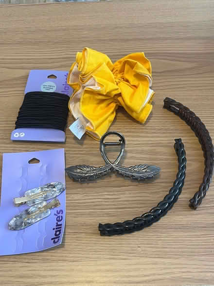 Photo of free Hair clips, claws, bananas, bands & scrunchie (New Eltham SE9) #1