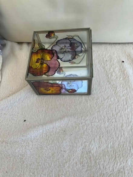 Photo of free Little flower trinket box (Rothley LE7) #1