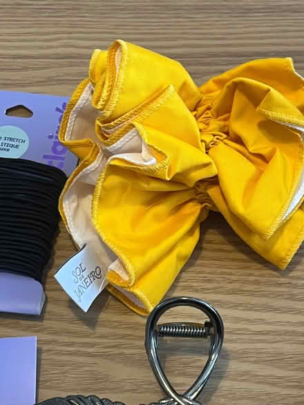 Photo of free Hair clips, claws, bananas, bands & scrunchie (New Eltham SE9) #2
