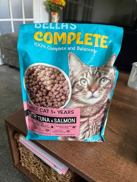 Photo of free 2kg Dried cat biscuits (SG18) #1
