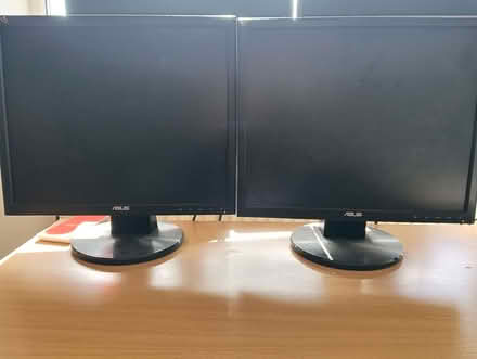 Photo of free 2 x computer monitors PLS READ INFO (Napsbury AL2) #1