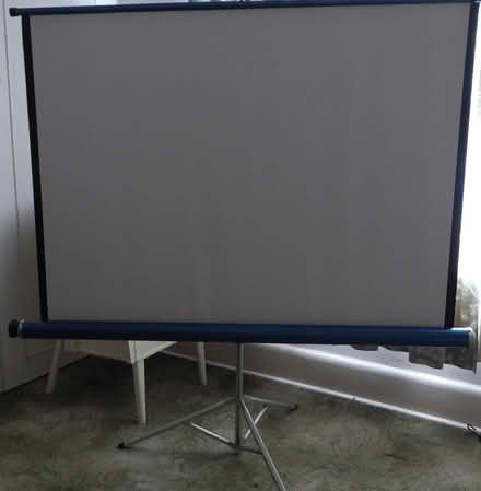 Photo of free Slide projector screen (Shirecliffe S5) #1