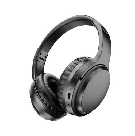 Photo of Wireless Overear Headphones (Wellesbourne, CV35) #1